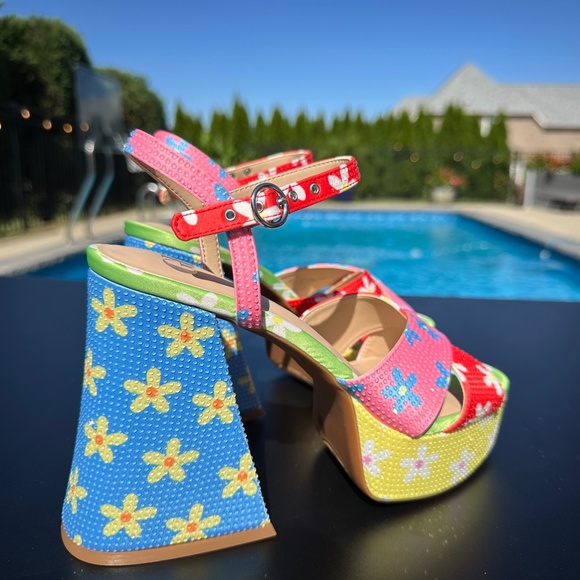 NWT GB Ulti-Mate Floral Rainbow Rhinestone Retro Platform 70's Sandals - Picture 13 of 15